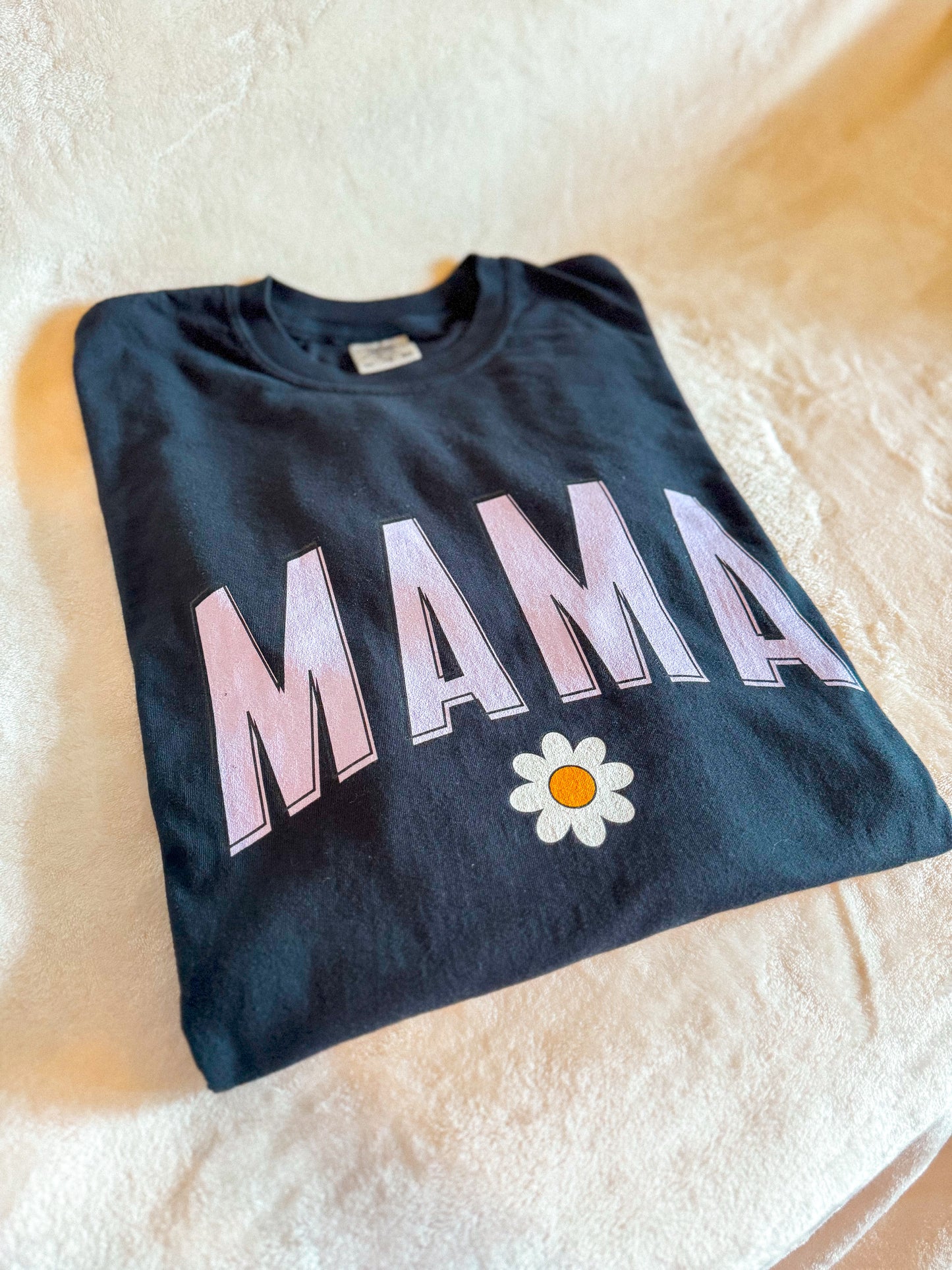 Mama Daisy Heavyweight t-shirt - Pink Letters