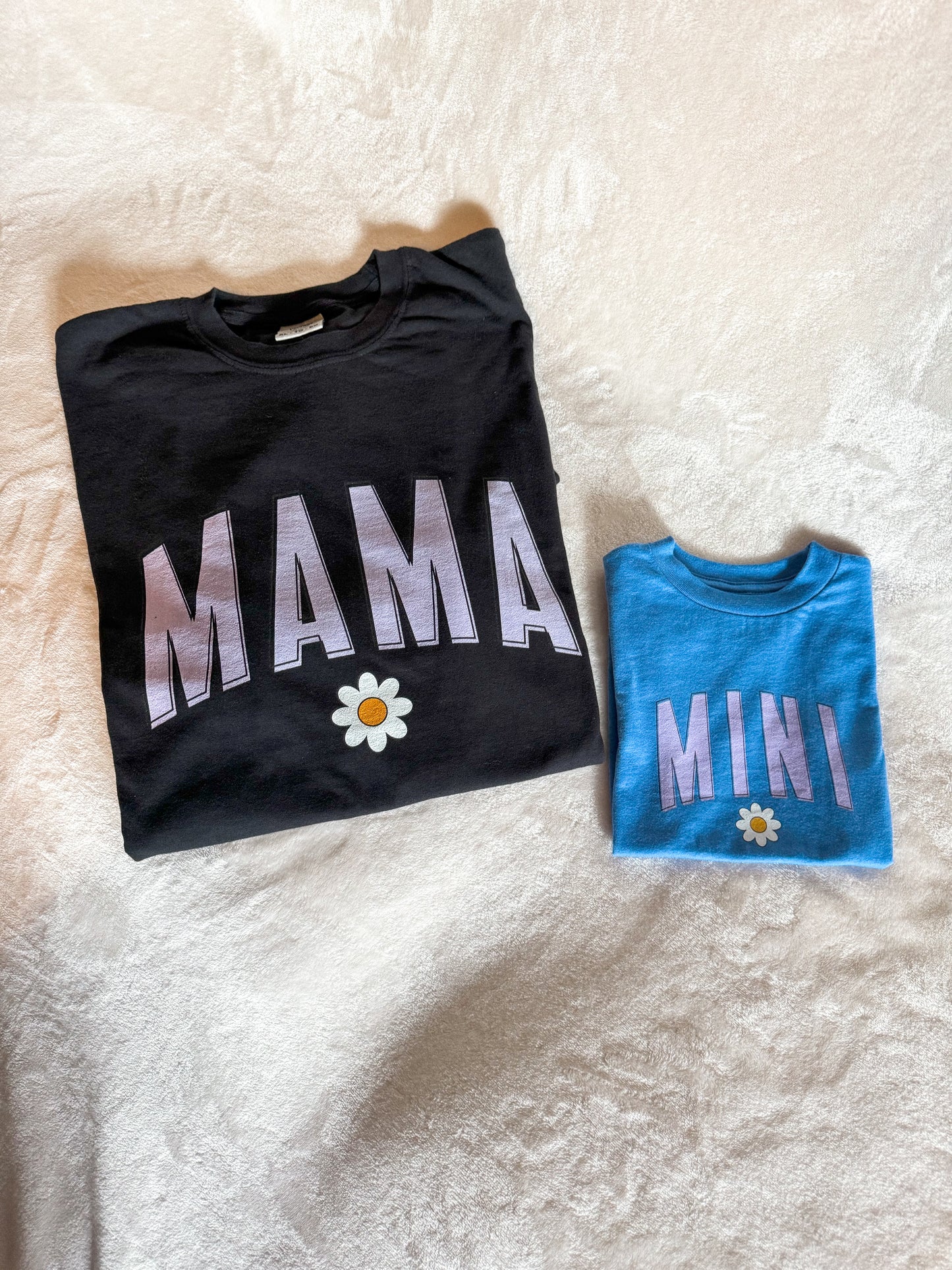 Daisy Mama Heavyweight t-shirt - Purple Letters