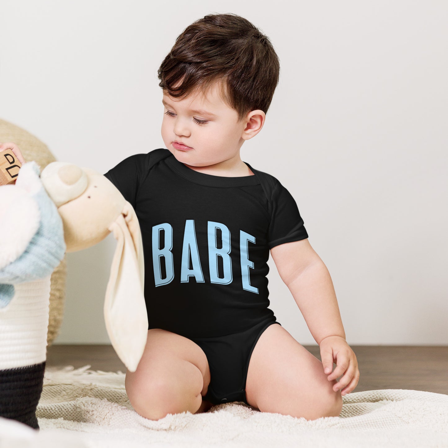 Babe - Baby short sleeve onesie (Blue letters)