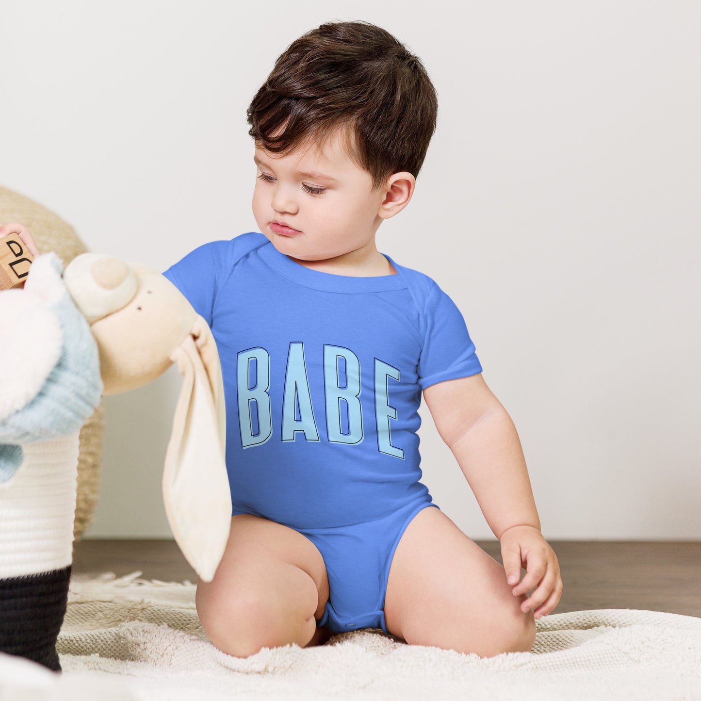 Babe - Baby short sleeve onesie (Blue letters)